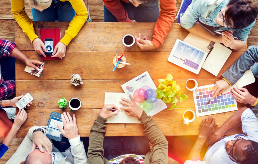 Et kort over Fyn med SEO-markører, der symboliserer lokal målretning og Google My Business optimering.